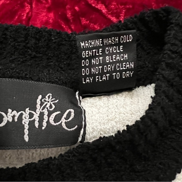 Vintage Accomplice Cropped Crew Neck Sweater - Picture 7 of 10